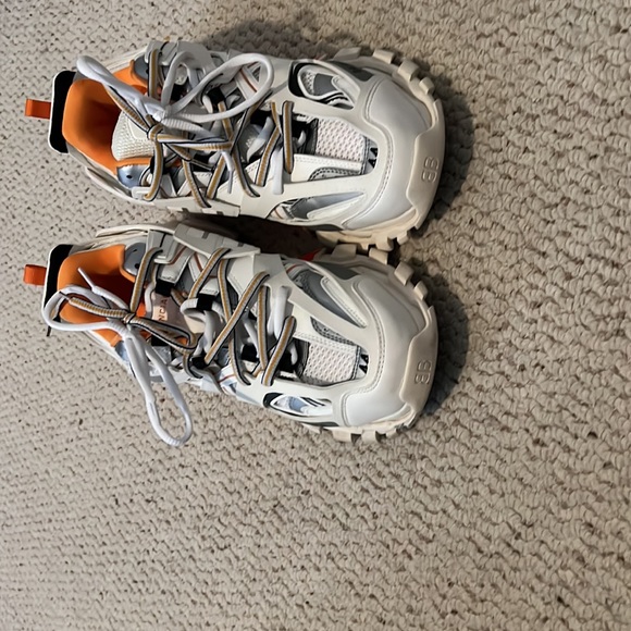 Size 11 wore once box is messed up from shipping. I will negotiate price - Picture 4 of 4